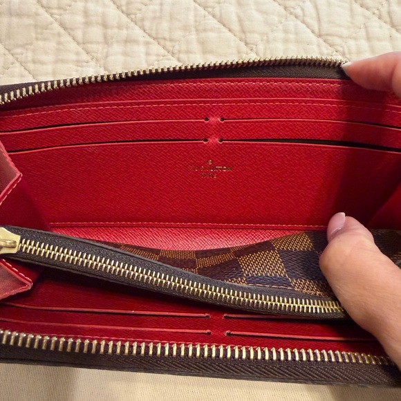 Authentic Louis Vuitton Damier Ebene Clemence Wallet EUC with receipt - Picture 6 of 7